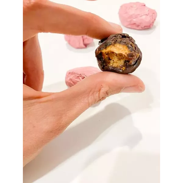 Dátiles Rellenos De Pasta De Maní Bañados En Chocolate FIKA